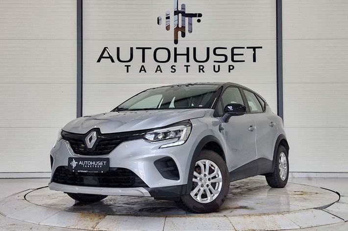 Sølv Renault Captur fra 2022 set udefra