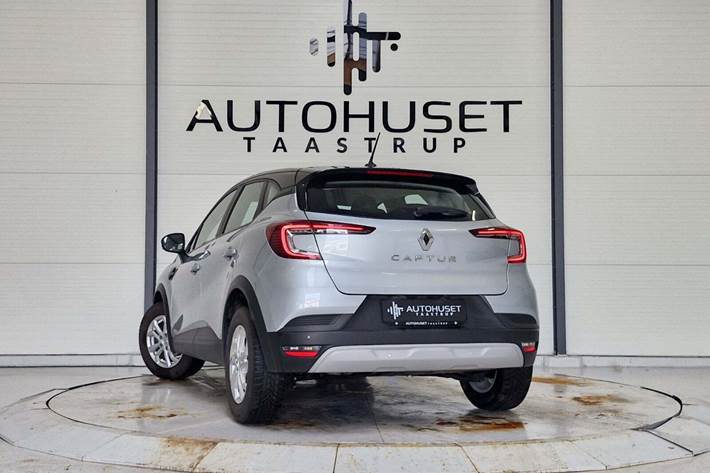 Sølv Renault Captur fra 2022