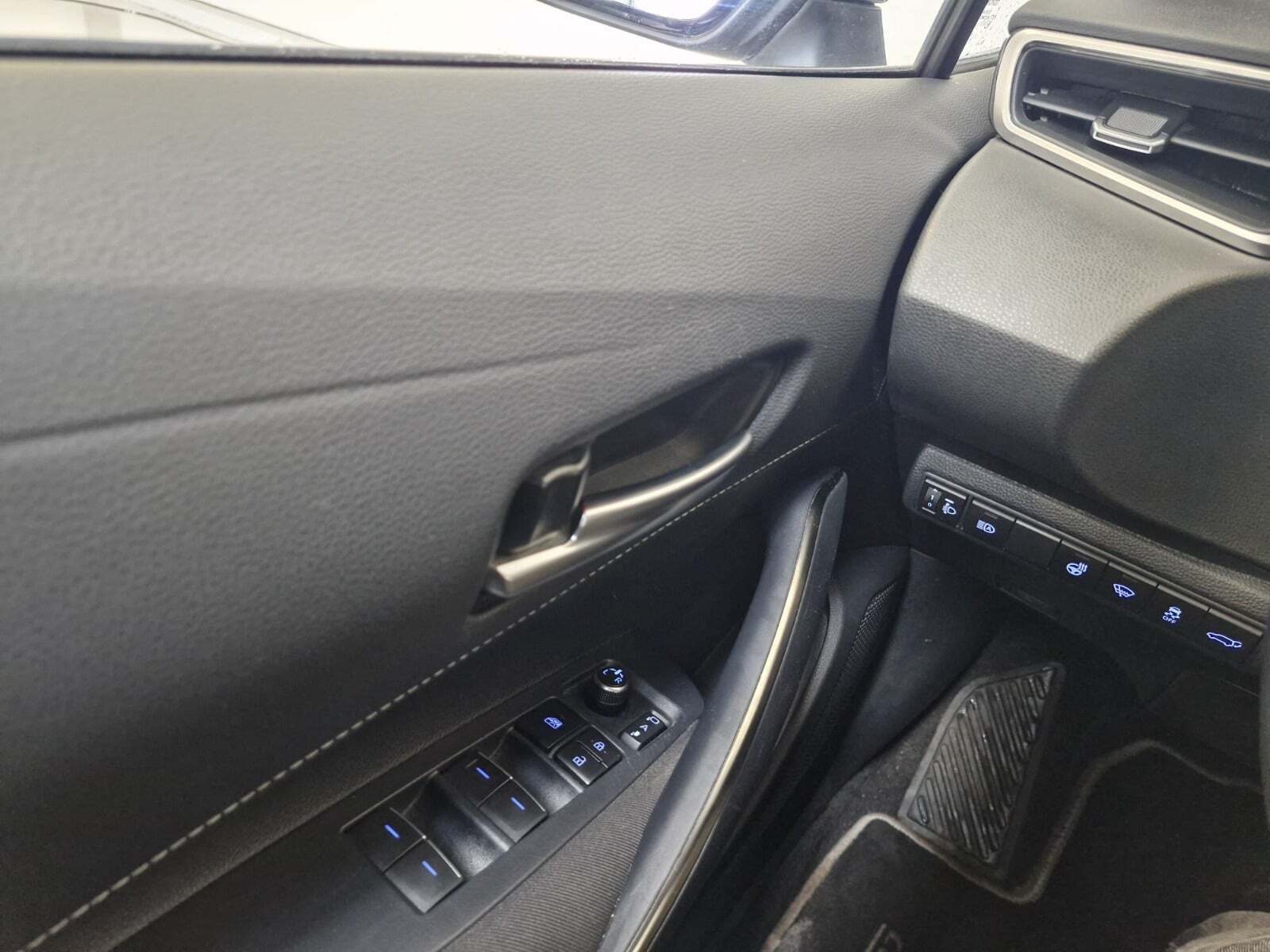 Sølv Toyota Corolla fra 2019