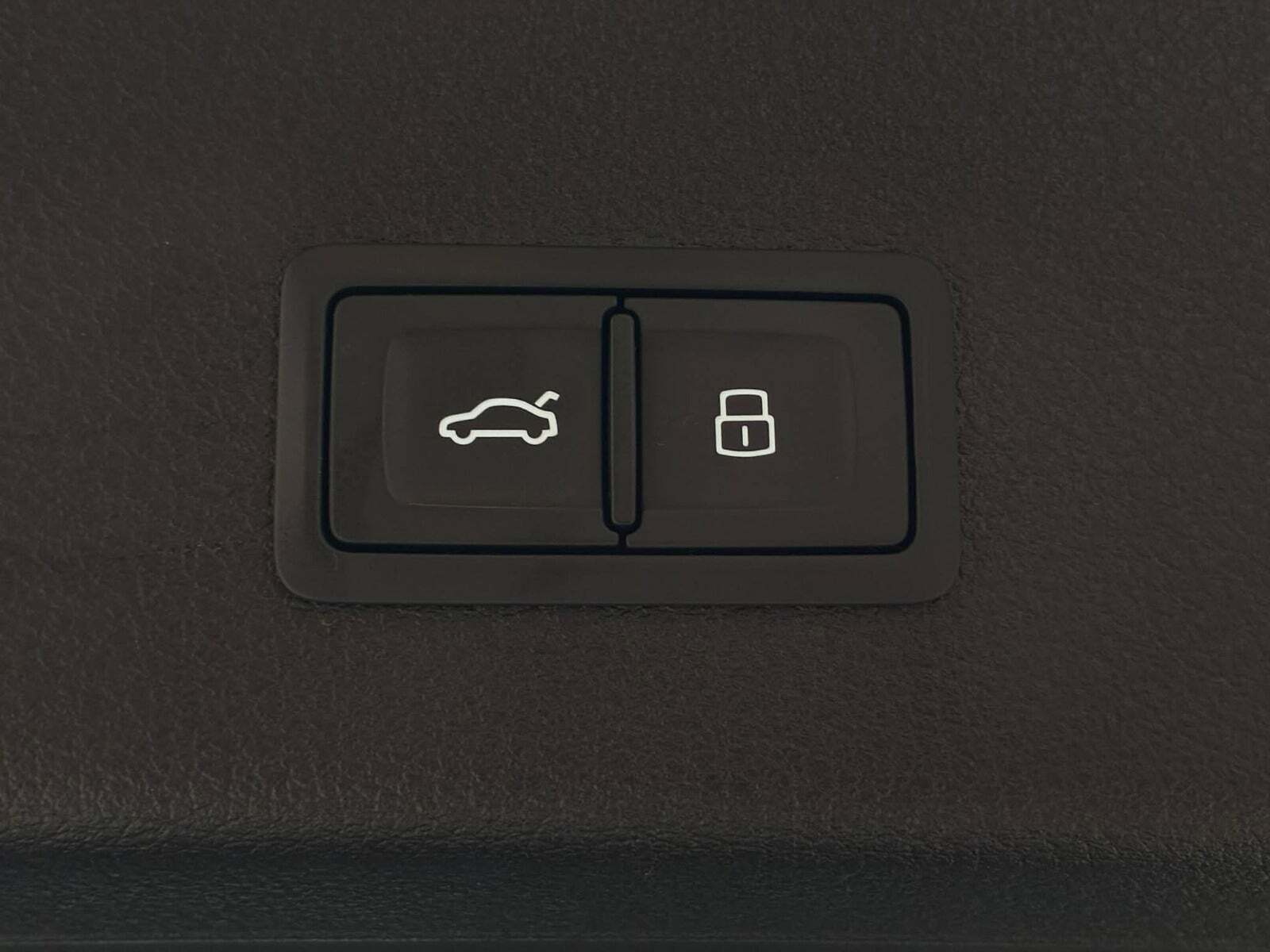 Grå Audi e-tron fra 2020