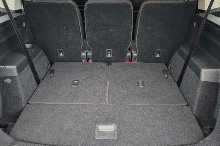 Blå VW Touran fra 2022