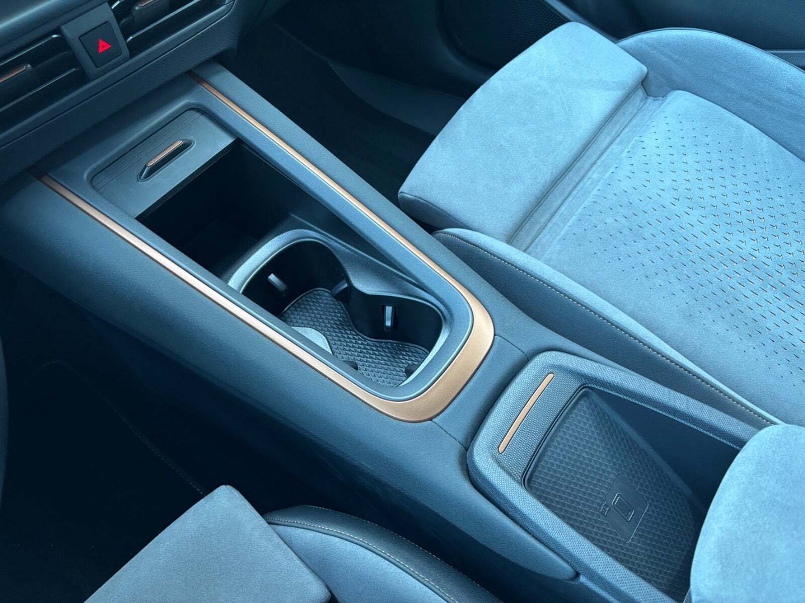 Blå Cupra Born fra 2023