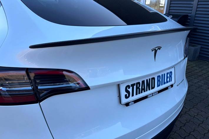 Hvid Tesla Model Y fra 2023