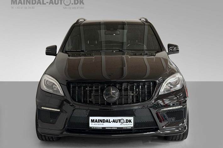 Rød Mercedes ML63 fra 2013