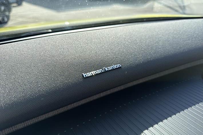 Gul Volvo EX30 fra 2024