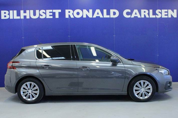 Grå Peugeot 308 fra 2018
