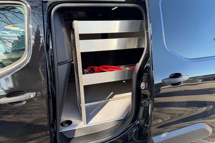 Sort Peugeot e-Partner fra 2023