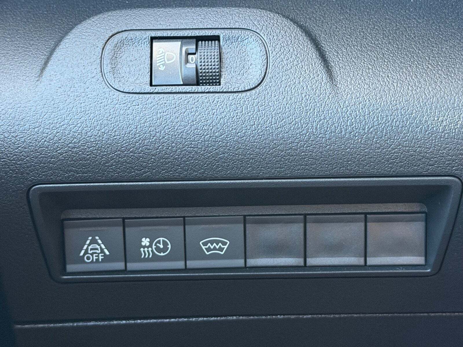 Sort Peugeot e-Partner fra 2023