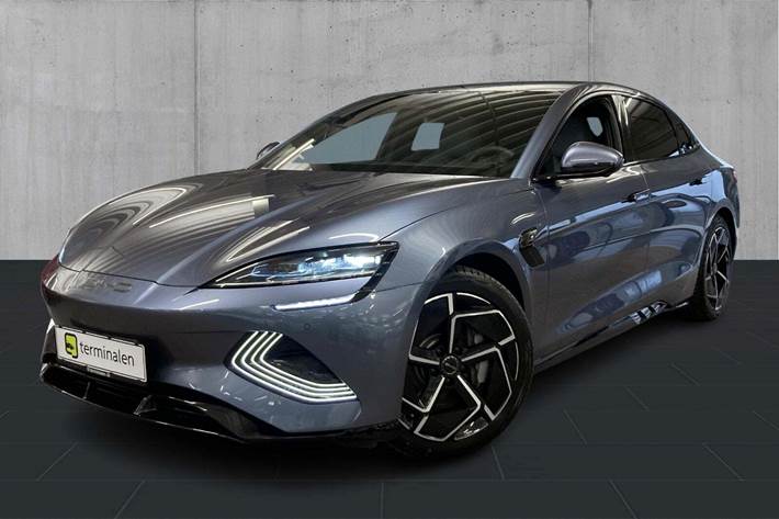 Blå BYD Seal fra 2024 set udefra