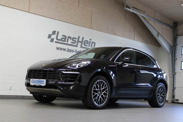 Sort Porsche Macan S fra 2015 set udefra