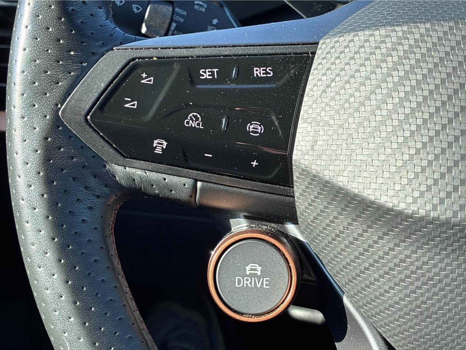 Blå Cupra Born fra 2024