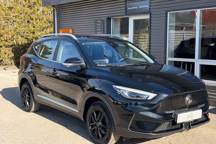 Sort MG ZS fra 2022 set udefra