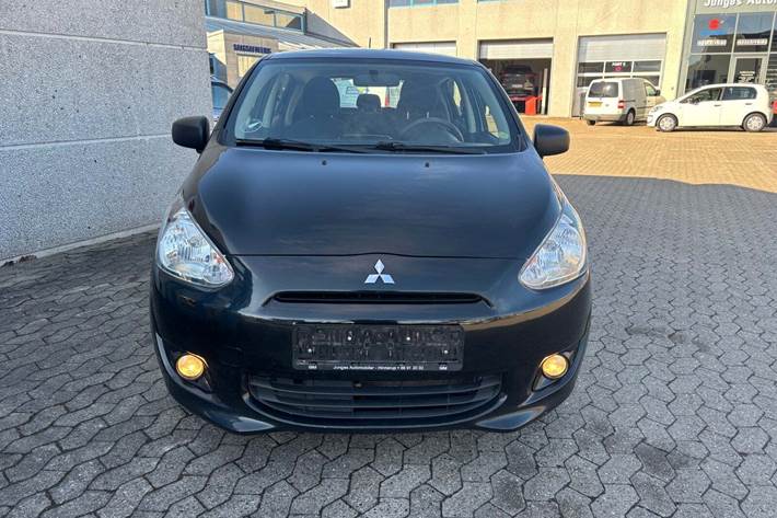 Sort Mitsubishi Space Star fra 2015
