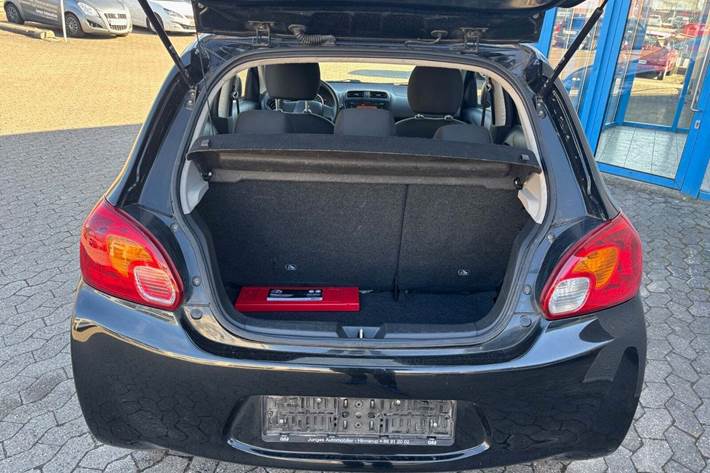 Sort Mitsubishi Space Star fra 2015