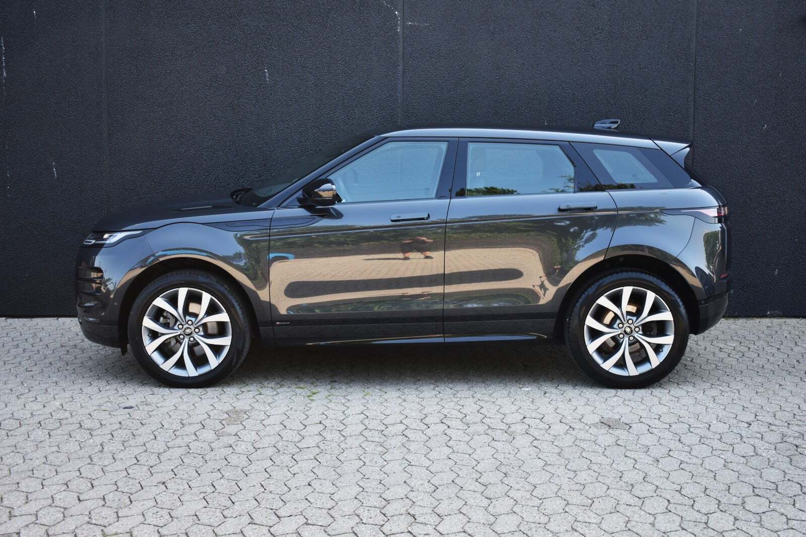 Grå Land Rover Range Rover evoque fra 2019