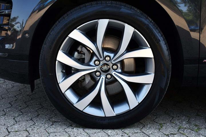 Grå Land Rover Range Rover evoque fra 2019