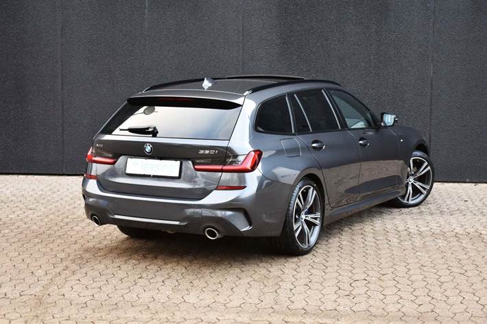 Grå BMW 330i fra 2020