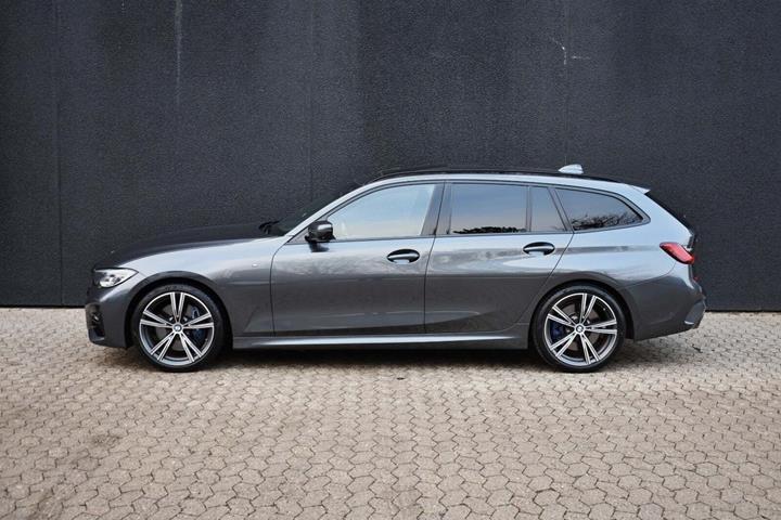Grå BMW 330i fra 2020