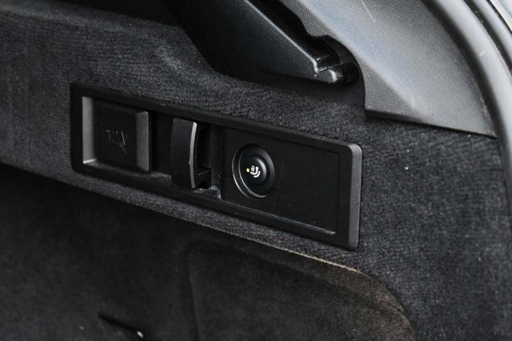 Grå BMW 330i fra 2020