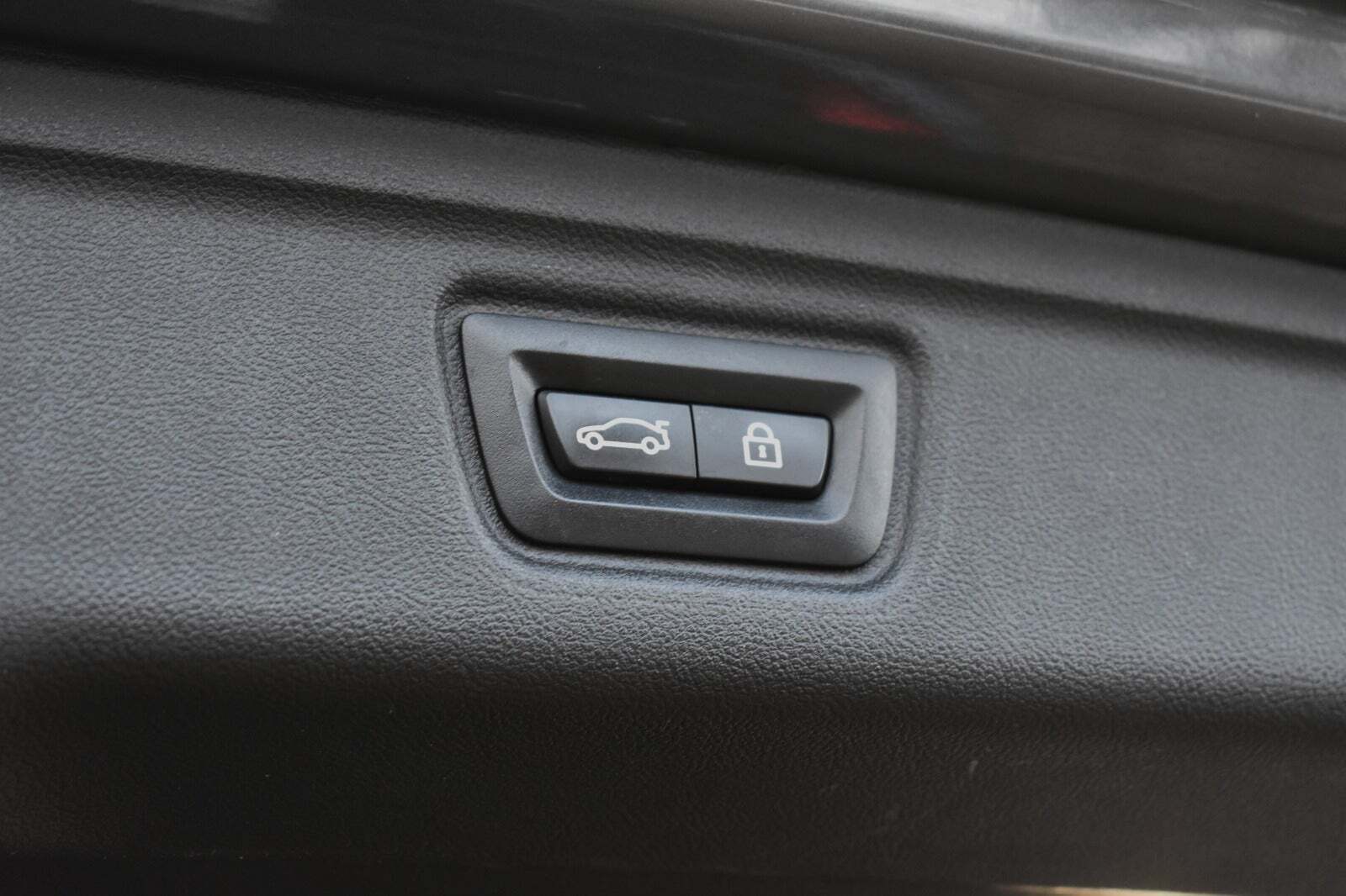 Grå BMW 330i fra 2020