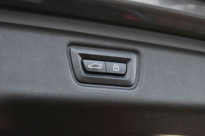 Grå BMW 330i fra 2020