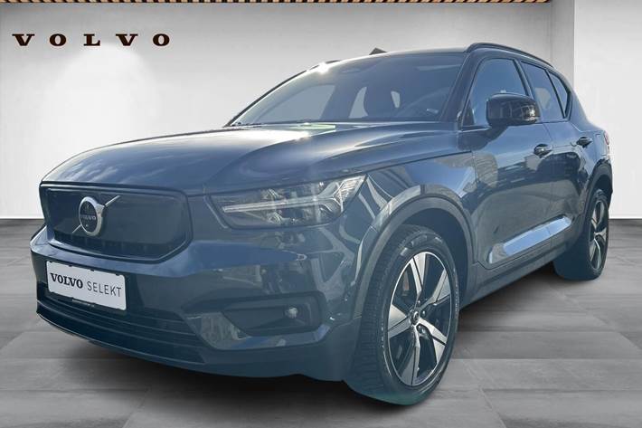 Blå Volvo XC40 fra 2022 set udefra