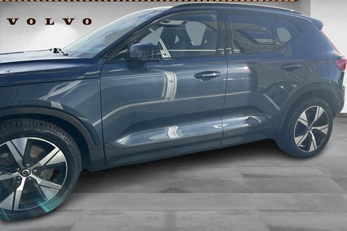 Blå Volvo XC40 fra 2022