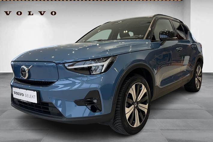 Blå Volvo XC40 fra 2022 set udefra