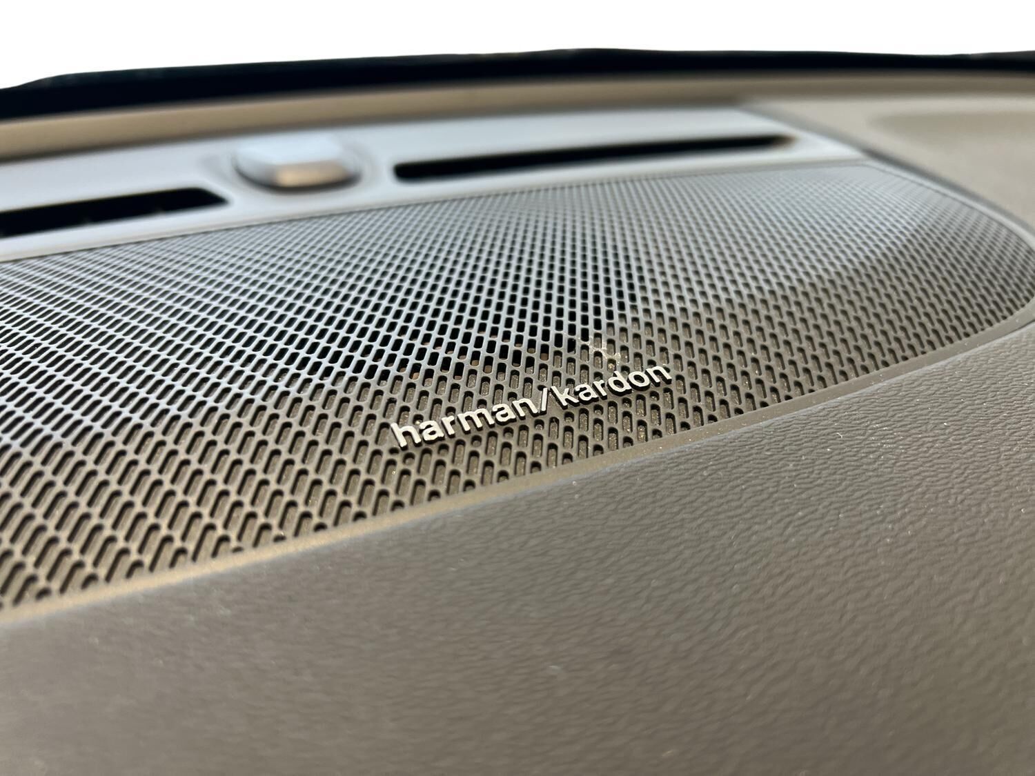 Blå Volvo XC40 fra 2022