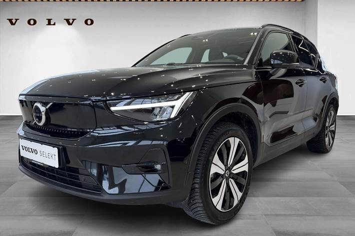 Sort Volvo XC40 fra 2022 set udefra