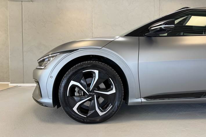 Grå Kia EV6 fra 2025