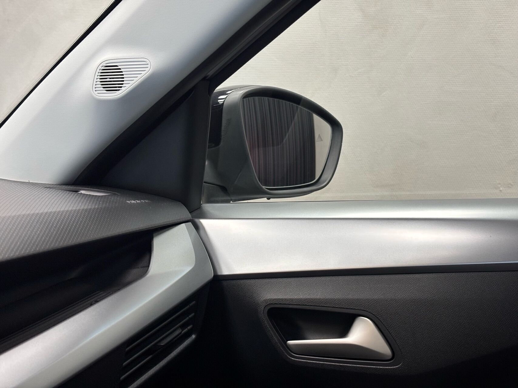 Grå Opel Frontera fra 2025