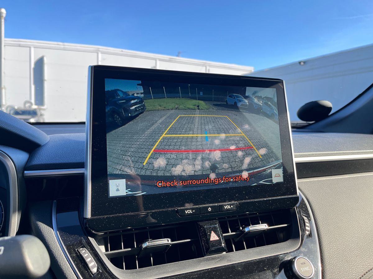 Rød Toyota Corolla Cross fra 2023