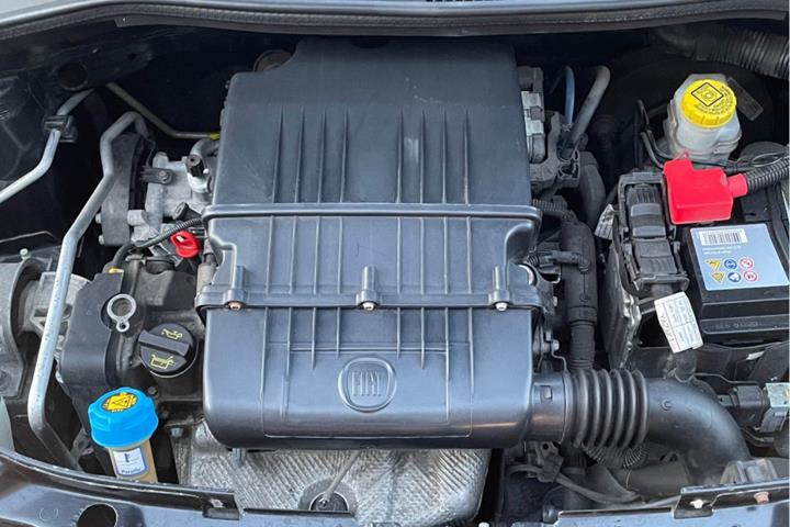 Sort Fiat 500 fra 2014