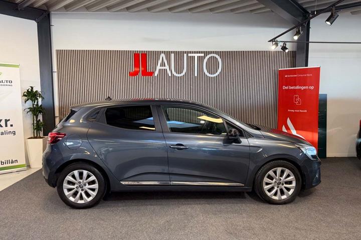 Grå Renault Clio V fra 2020