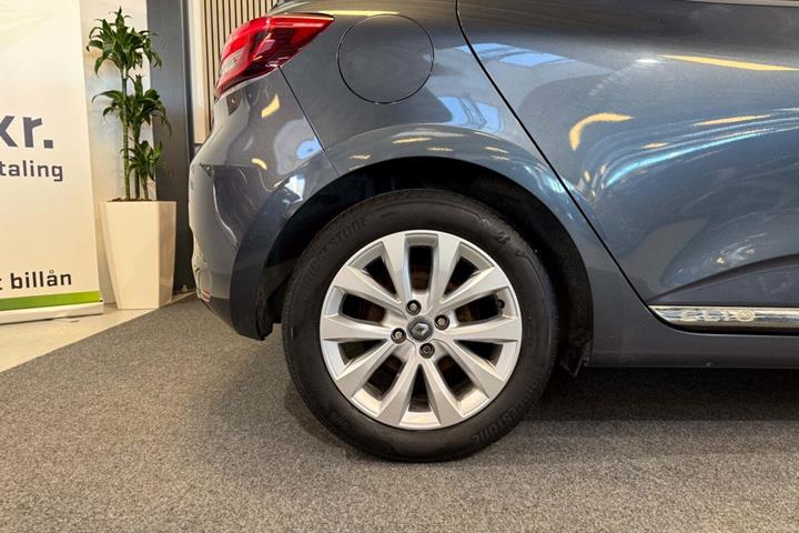Grå Renault Clio V fra 2020