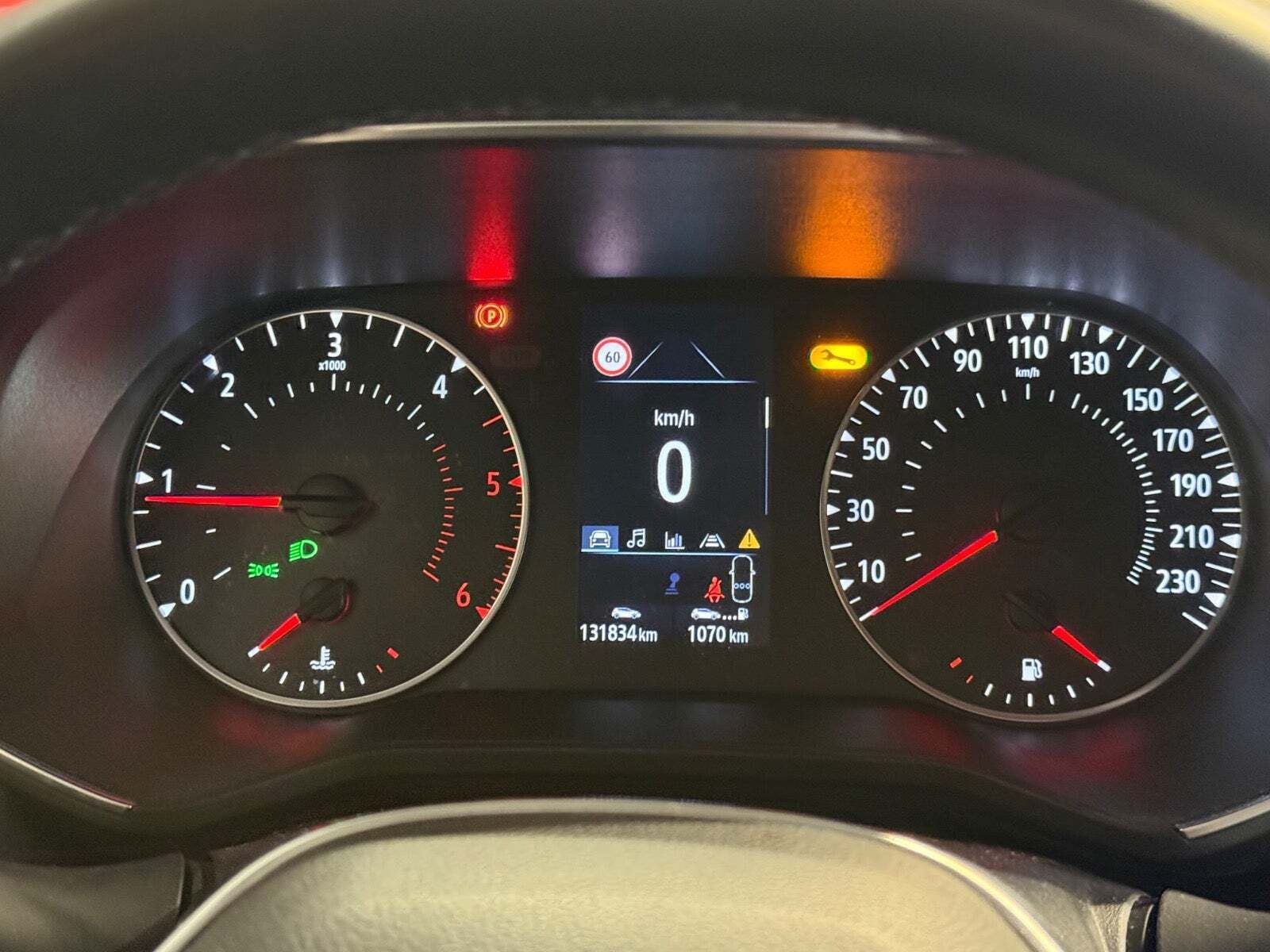 Grå Renault Clio V fra 2020