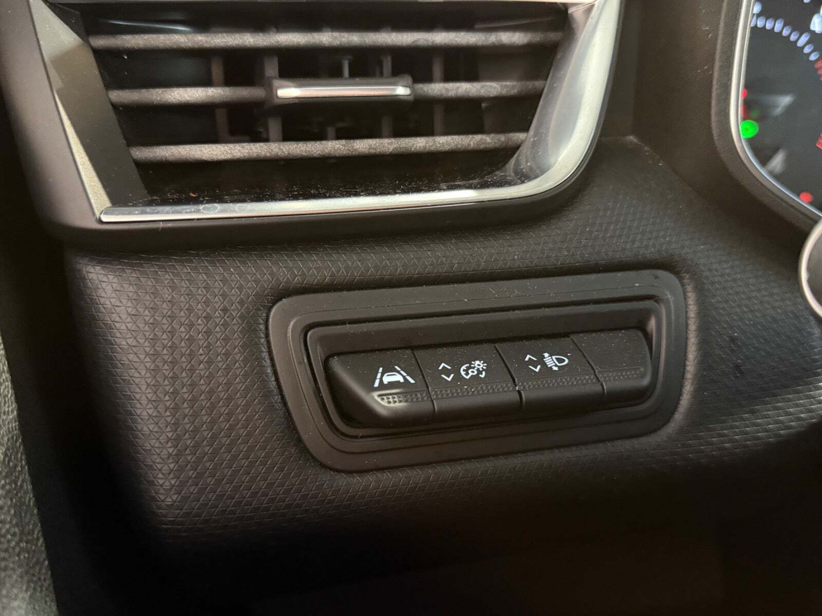 Grå Renault Clio V fra 2020