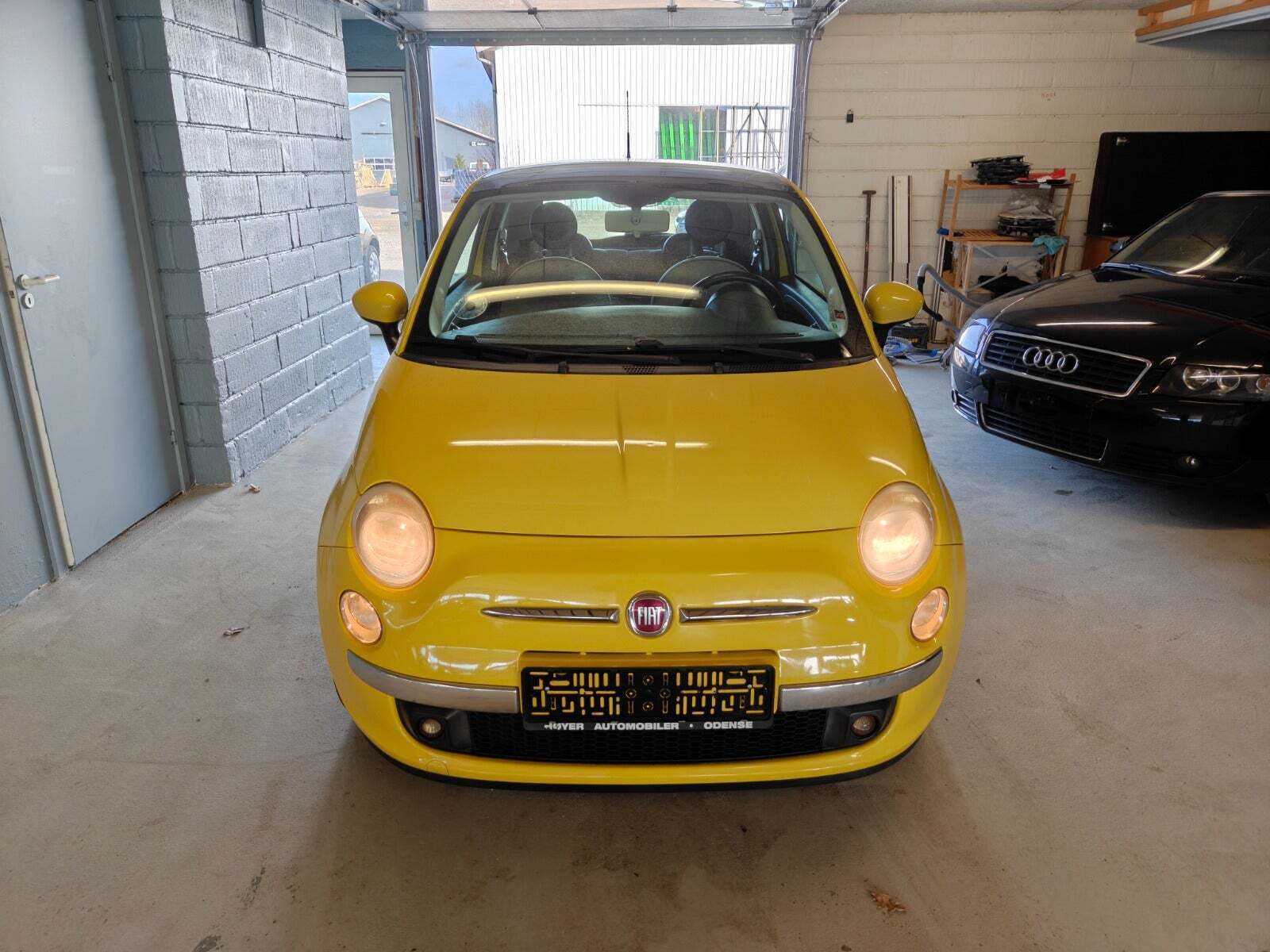 Gul Fiat 500 fra 2008