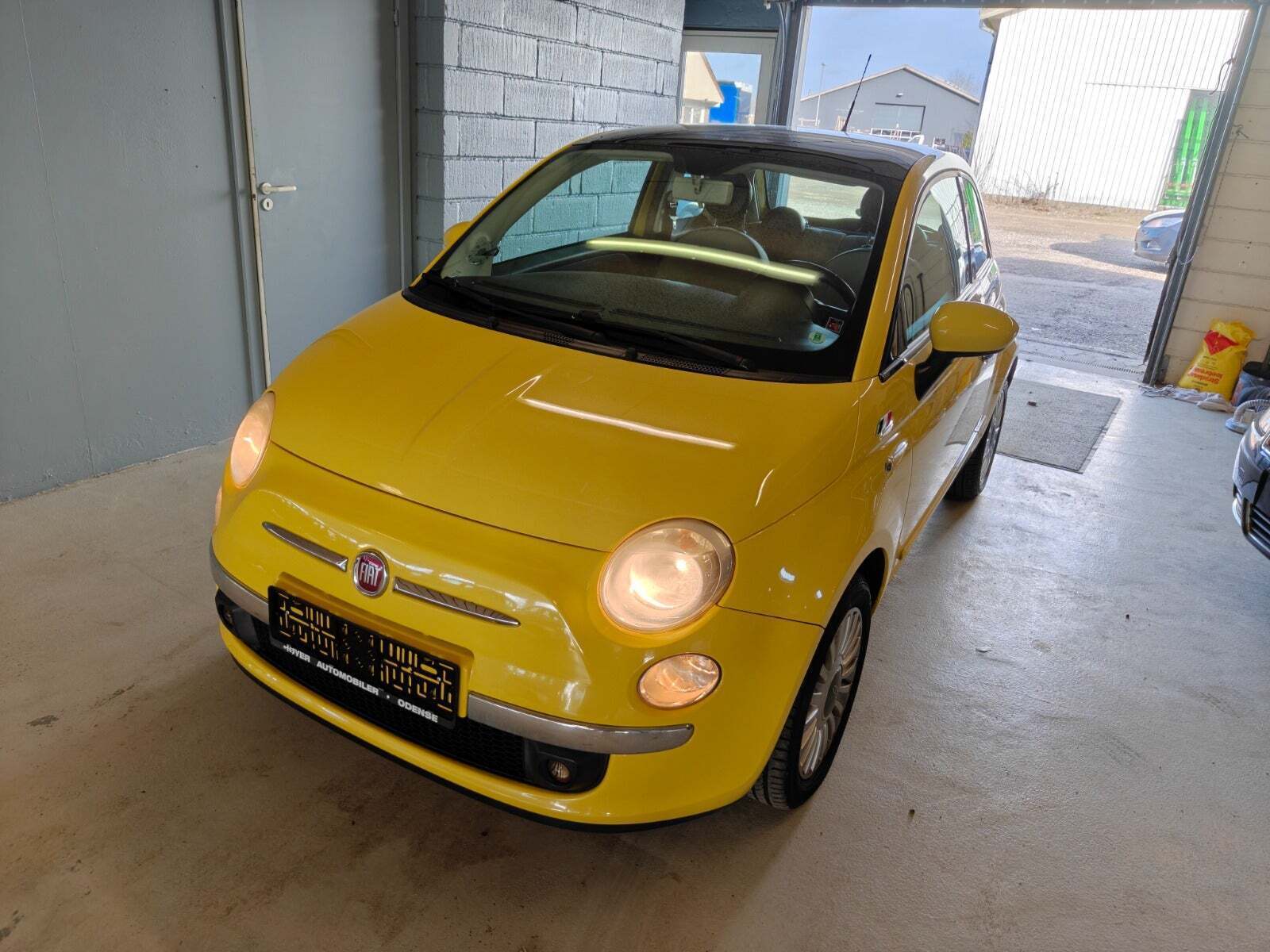 Gul Fiat 500 fra 2008