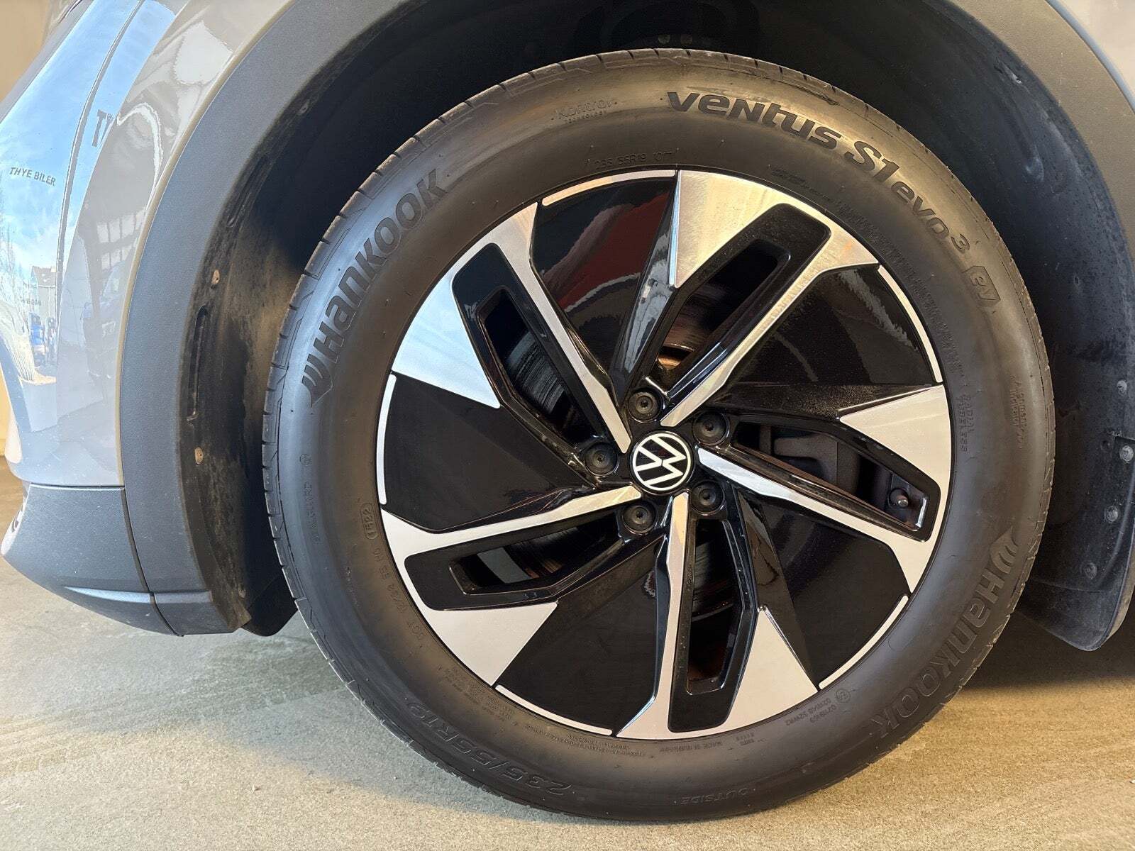 Grå VW ID.4 fra 2023