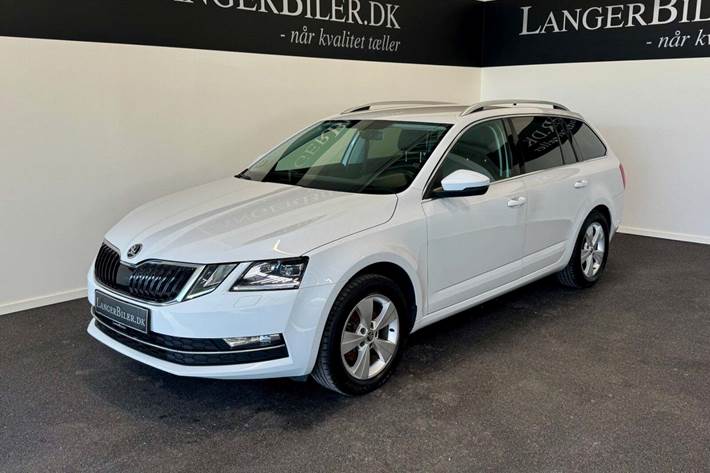 Hvid Skoda Octavia fra 2018 set udefra