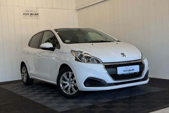 Hvid Peugeot 208 fra 2019 set udefra