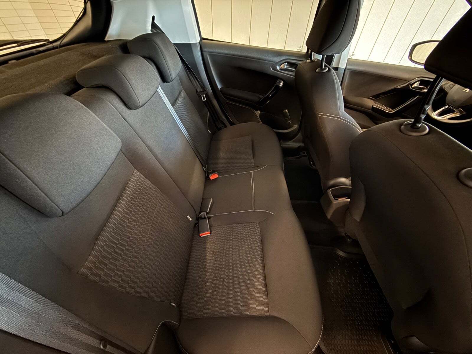 Hvid Peugeot 208 fra 2019