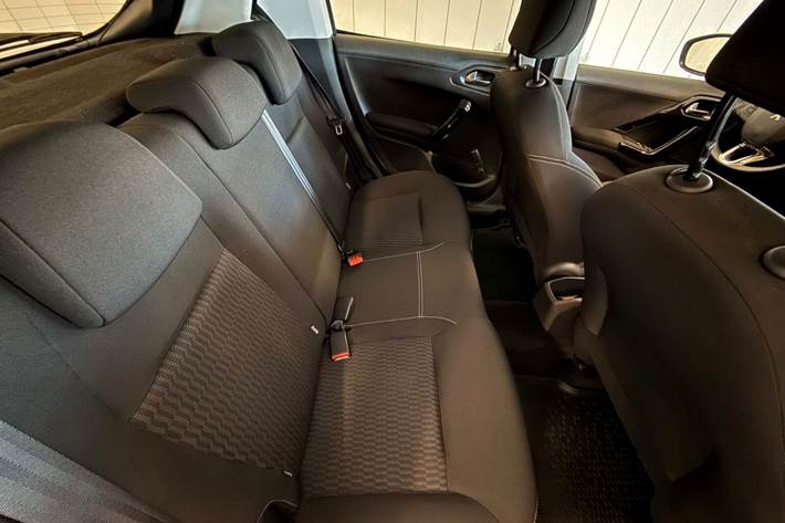 Hvid Peugeot 208 fra 2019