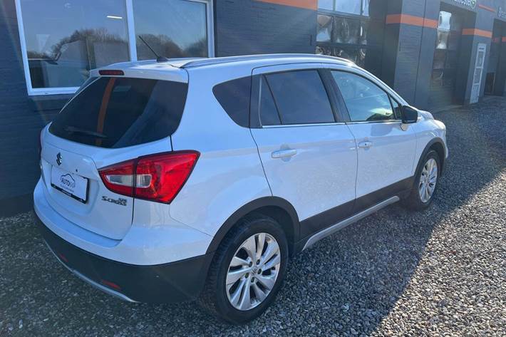 Hvid Suzuki S-Cross fra 2016