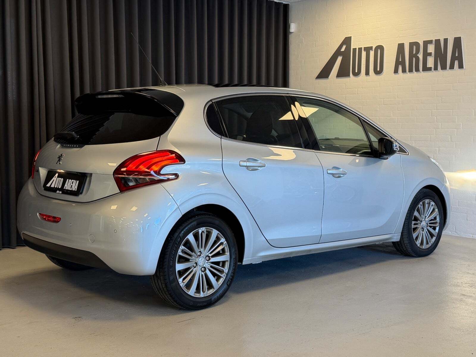 Peugeot 208 1,6 BlueHDi 100 Desire Sky