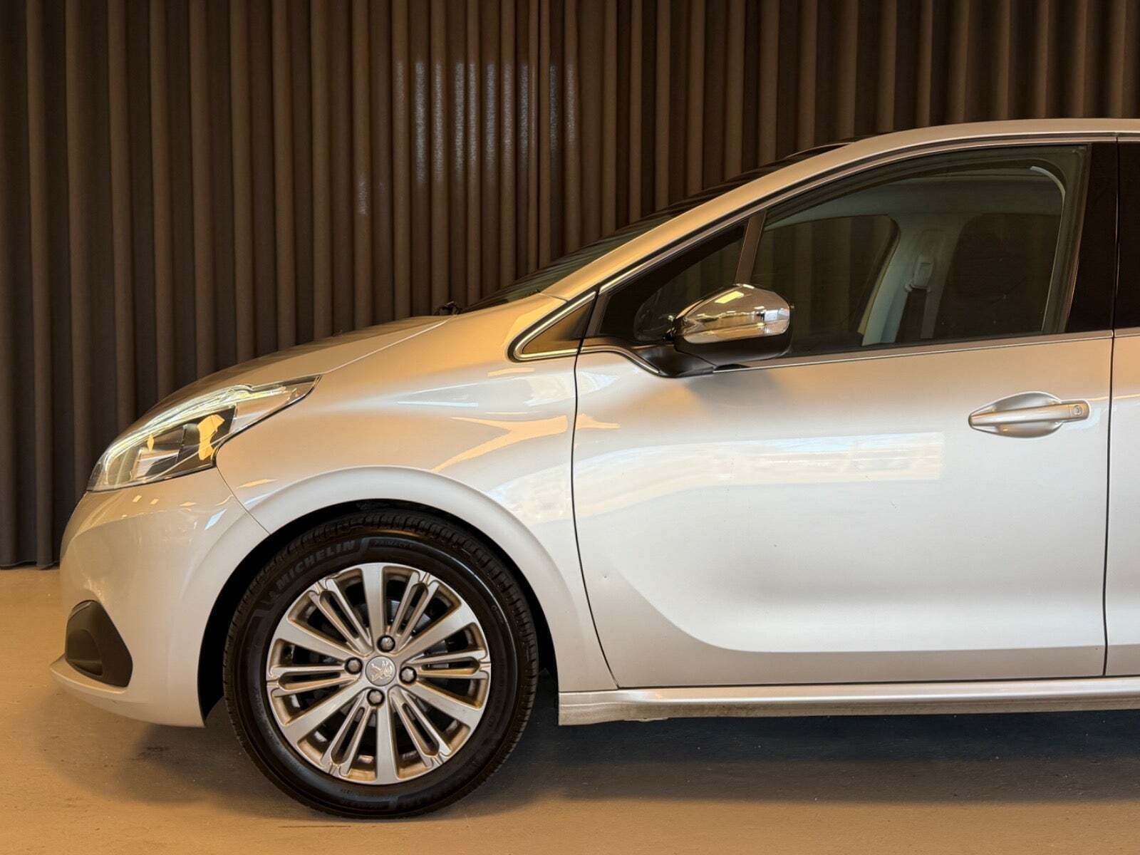 Peugeot 208 1,6 BlueHDi 100 Desire Sky