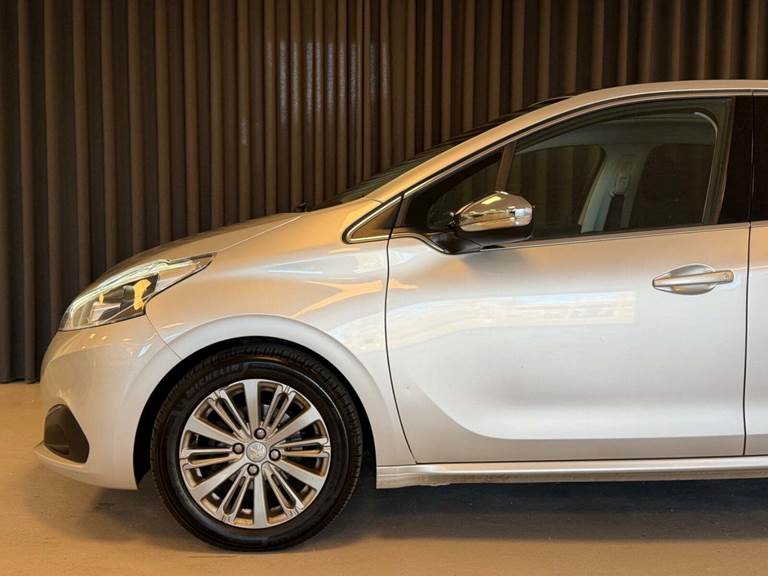 Peugeot 208 1,6 BlueHDi 100 Desire Sky