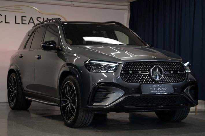 Sølv Mercedes GLE350 de fra 2024 set udefra